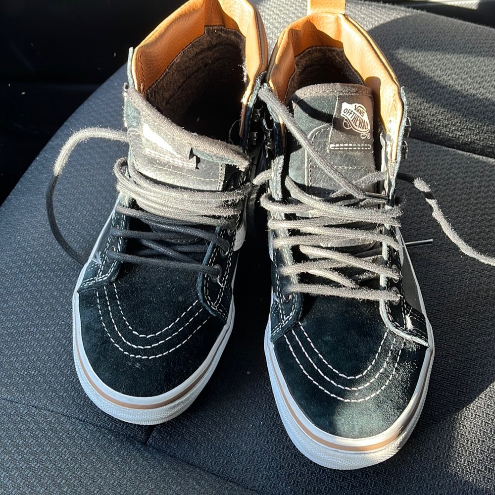 Vans of the wall hightop black lace up sneakers men’s size 4.5